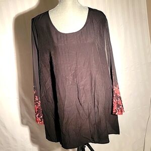 BloomChic Womans Black Blouse with Floral Sleeves, Size: 18-20, NWT